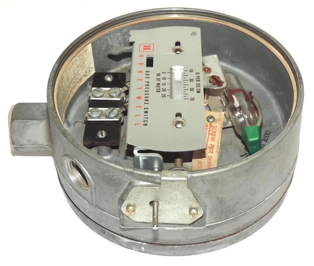 Used HONEYWELL C437E 1004 GAS/AIR PRESSURE SWITCH C437E-1004 TYPE C437