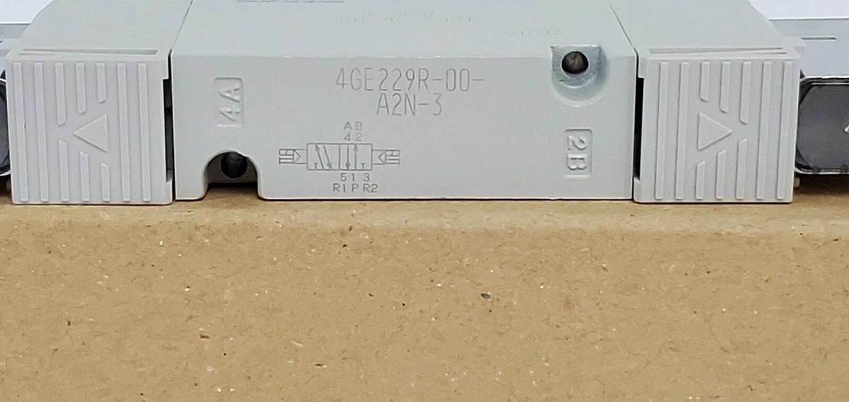 Used NIB CKD 4GE229R-00-A2N-3 SOLENOID VALVE 4GE229R00A2N, DC24V