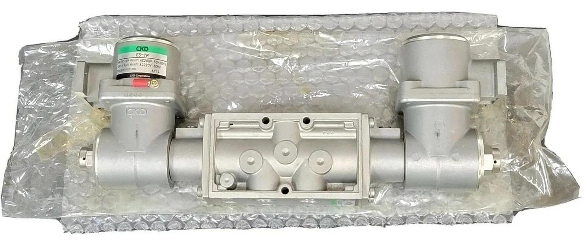 Used NIB CKD 4F320E-10-TP SOLENOID VALVE 4F320E10TP VOLTS: AC200V