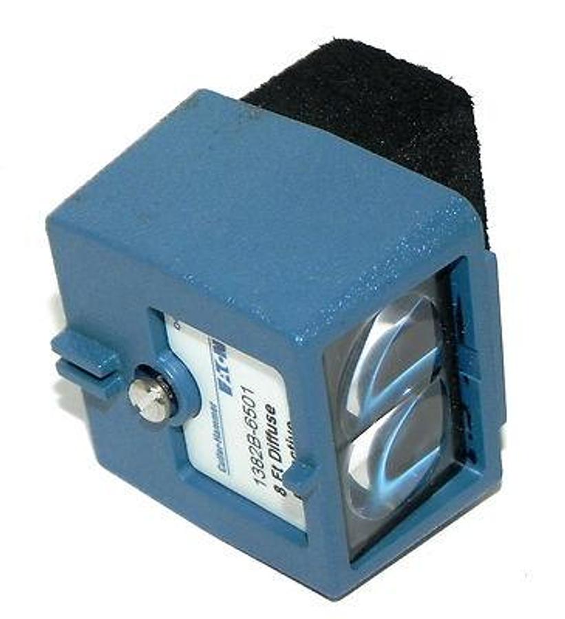 Used NEW CUTLER-HAMMER 1382B-6501 PHOTOELECTRIC SENSOR HEAD 8FT DIFFUSE REFLECTIVE