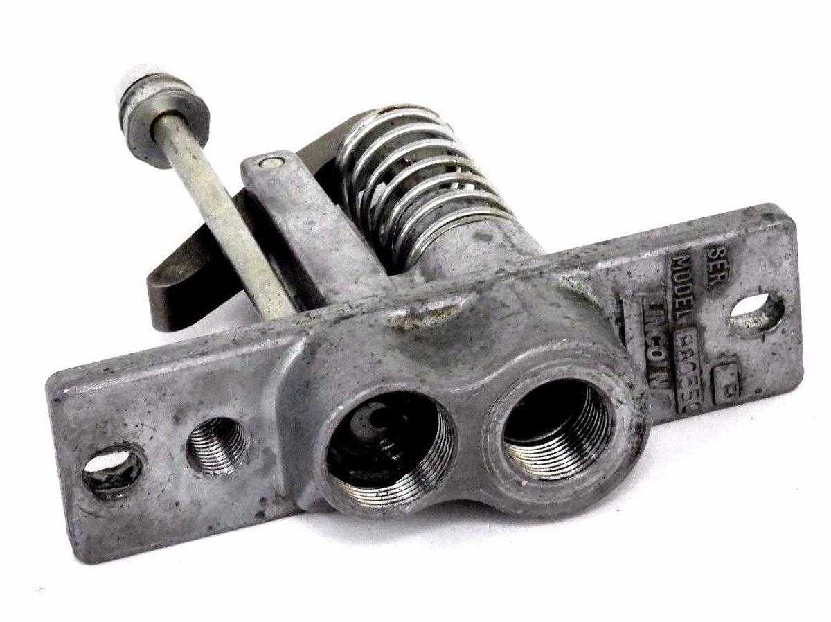 Used LINCOLN 880550 SER. D LUBRICATOR PUMP