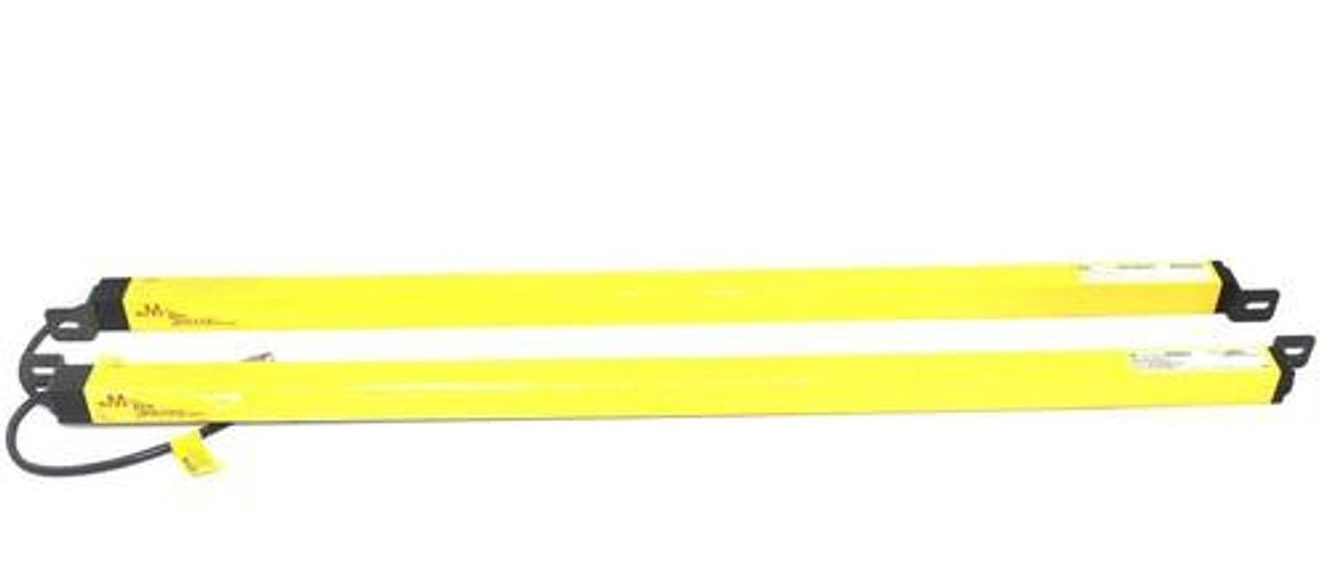 Used STI MC47-20-755-X TRANSMITTER AND MC47-20-750-R RECEIVER LIGHT CURTAIN SET
