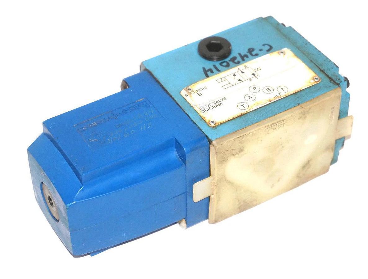 Used SPERRY VICKERS DG4S4 012A W D 50 DIRECTIONAL VALVE W/ 400824 COIL, 400872