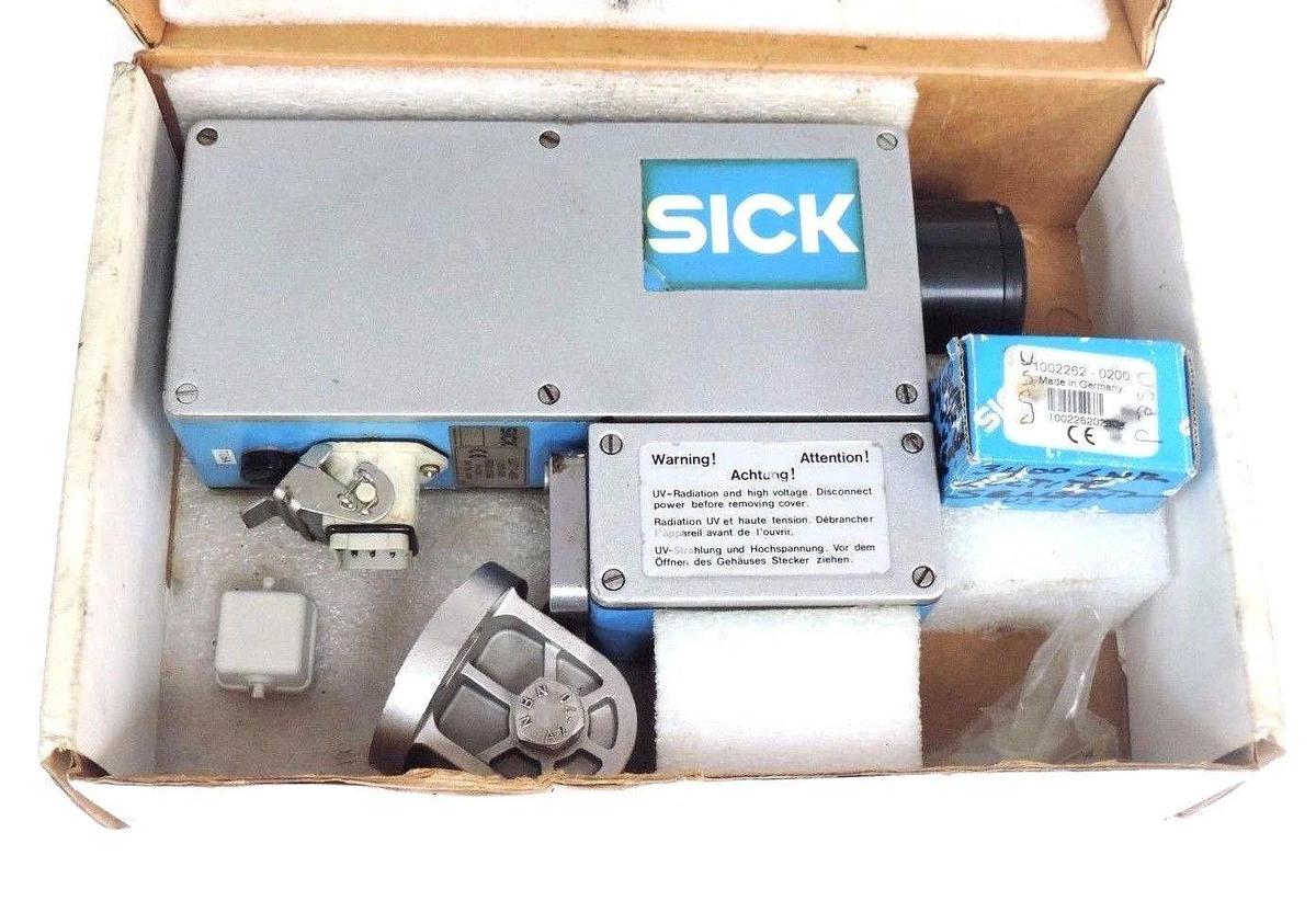 Used REPAIRED SICK LUT 1-450 LUMINESCENCE SENSOR 1005939 W/ 1002262-0200 SENSOR