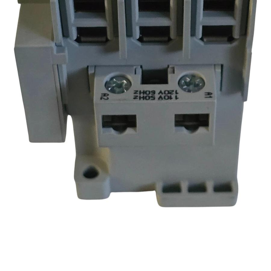 Allen Bradley 100-C37D10 /C 100-C IEC Contactor 3-P 37A 110/120VAC 1NO Aux Cont
