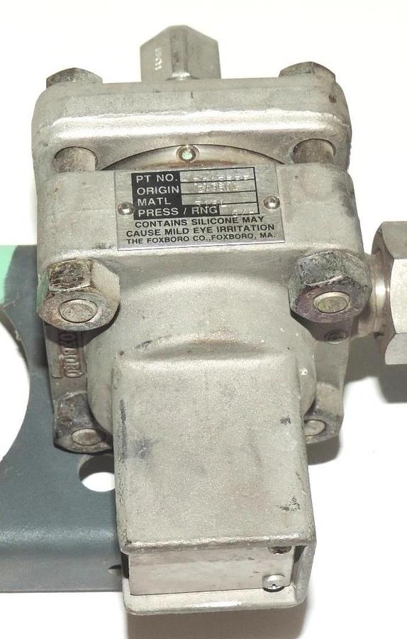 Used FOXBORO 821GM-DS1SH2-AM INTELLIGENT TRANSMITTER W/ L0121GT/C 820 TRANSMITTER