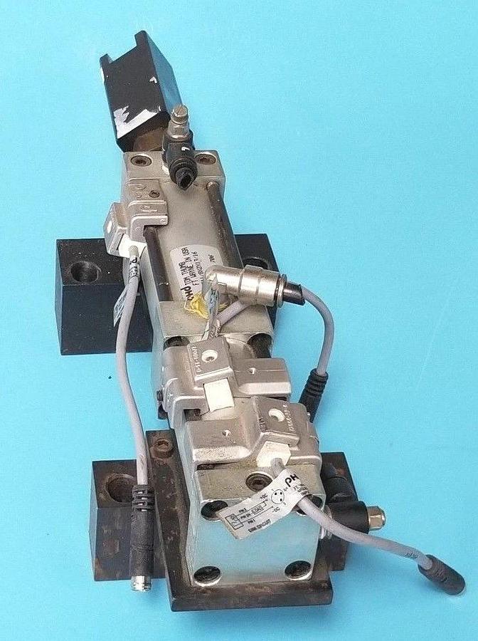 Used PHD A3VF11/8X2X13/16-M CYLINDER VALVE 3 POSITION 150PSI AIR 1-1/8 BORE 17522