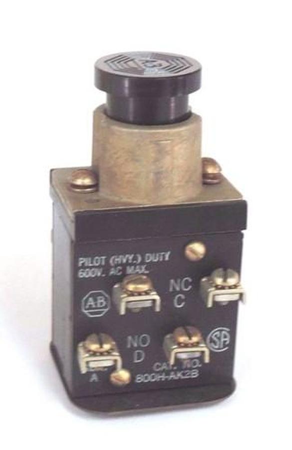 Used NIB ALLEN BRADLEY 800H-AK2B PUSH-BUTTON SWITCH SER A 800HAK2B