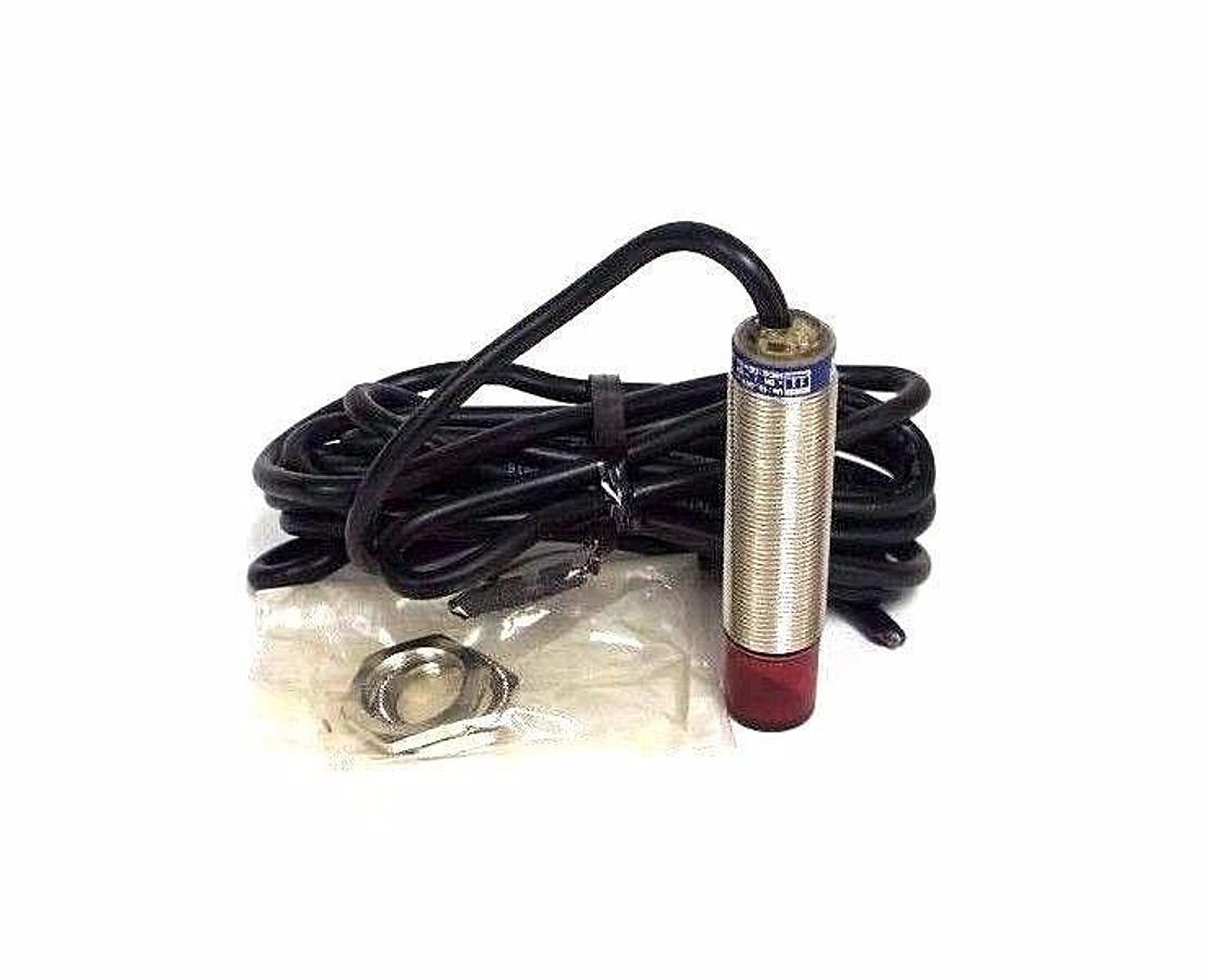 Used NIB TELEMECANIQUE XU5N18PP340W PHOTOELECTRIC SENSOR 072789 UE:12..24V