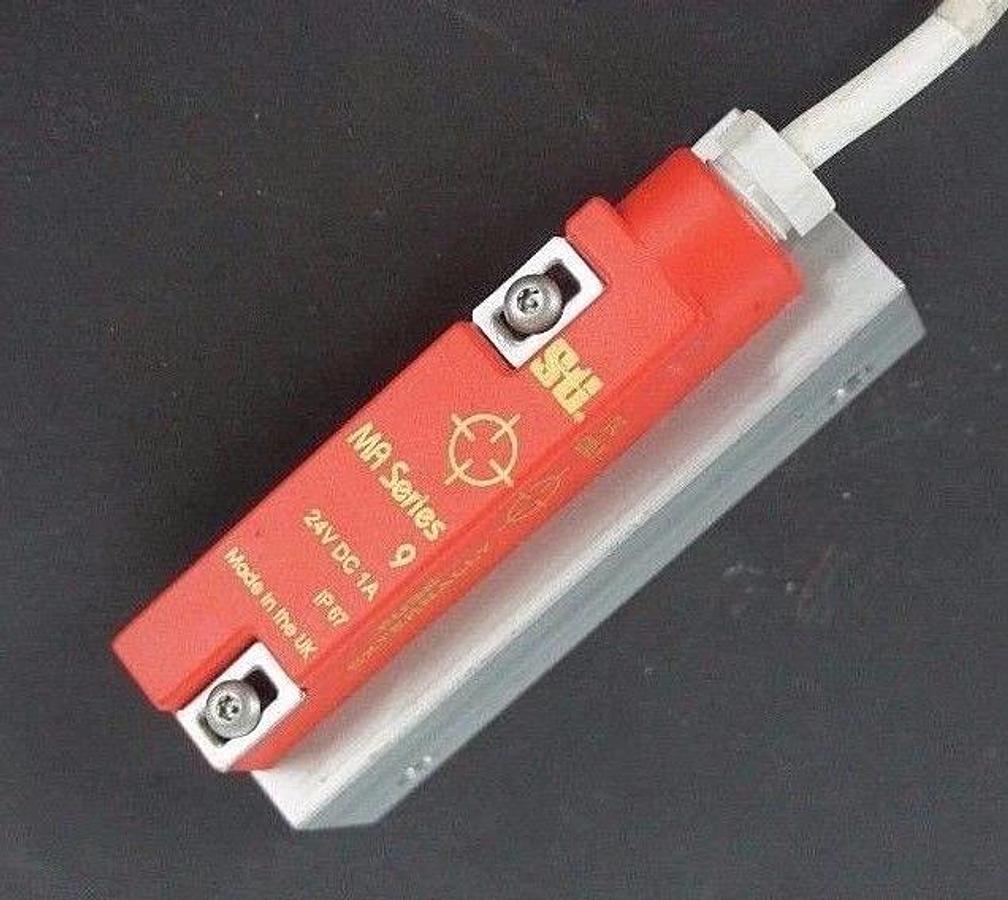 Used STI 44507-0200 SAFETY INTERLOCK SWITCH 141341