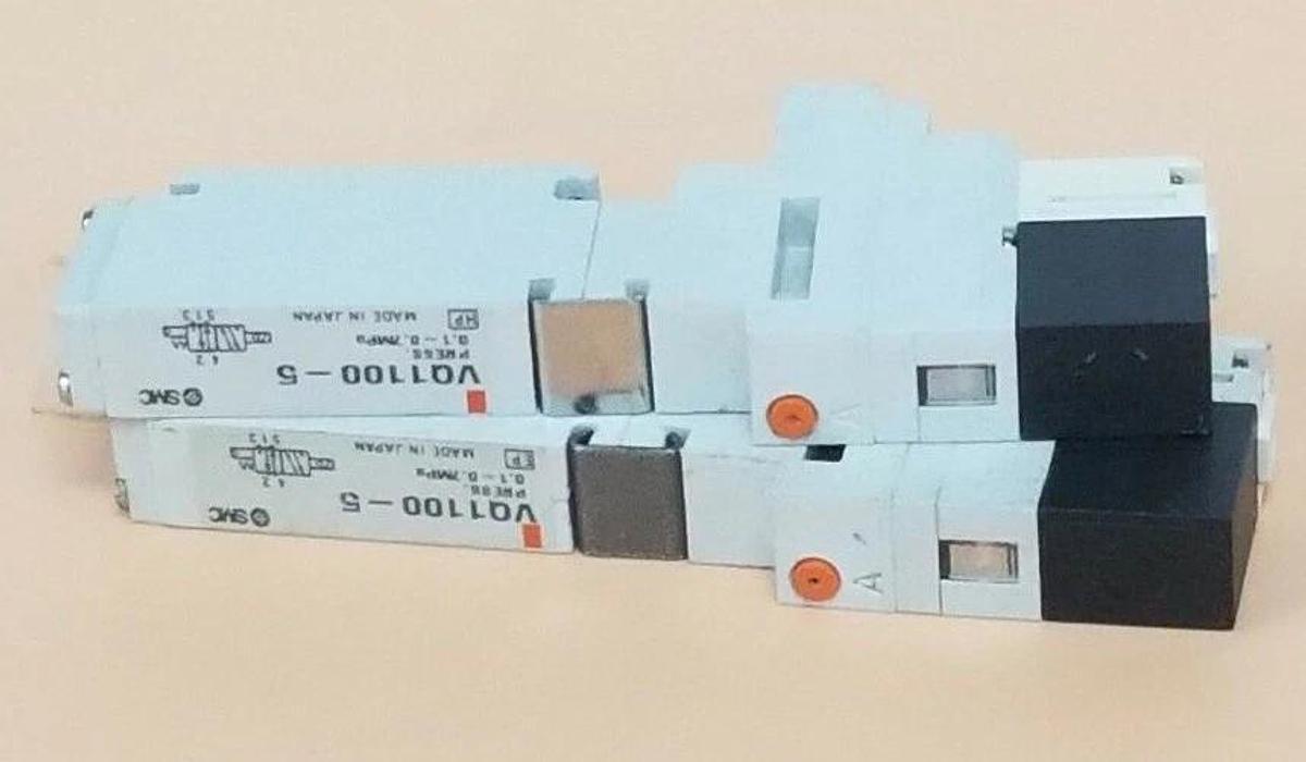 Used LOT OF 2 SMC VQ1100-5 SOLENOID VALVE VQ11005, 0.1~0.7MPa, DC 24V, 1W