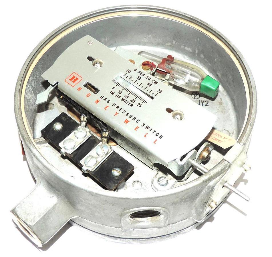 Used HONEYWELL C437E 1004 GAS/AIR PRESSURE SWITCH C437E-1004 TYPE C437