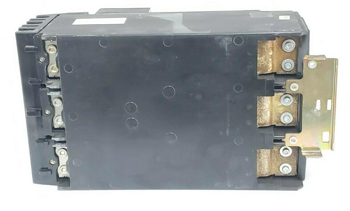 Used SQUARE D LE36400LI MOLDED CASE CIRCUIT BREAKER 600V, 400A W/ TRIP ARP100 PLUG KI