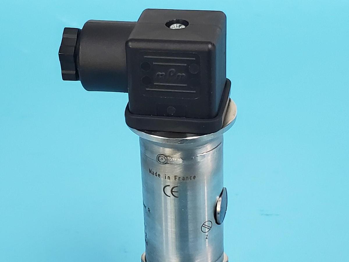 Used NEW BOURDON HAENNI TYPE: E923 PRESSURE TRANSMITTER 0-2.5 BAR 4-20mA 11-40VDC