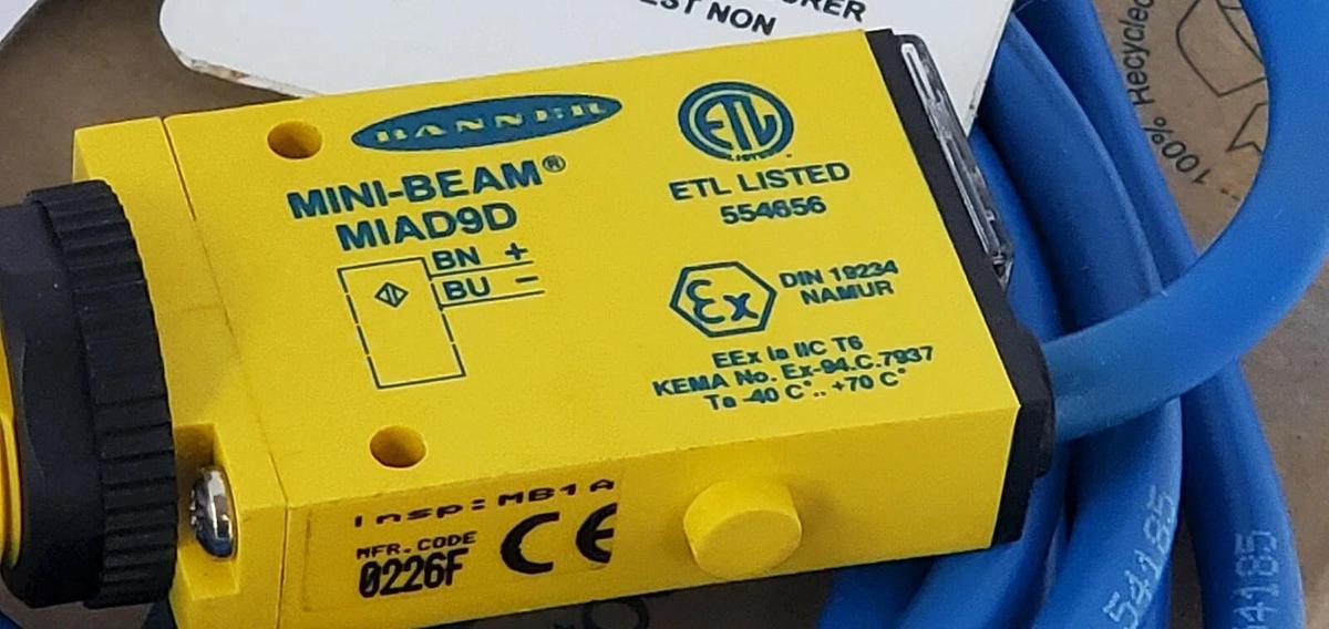 Used NIB BANNER MIAD9D MINI BEAM SENSOR 37714