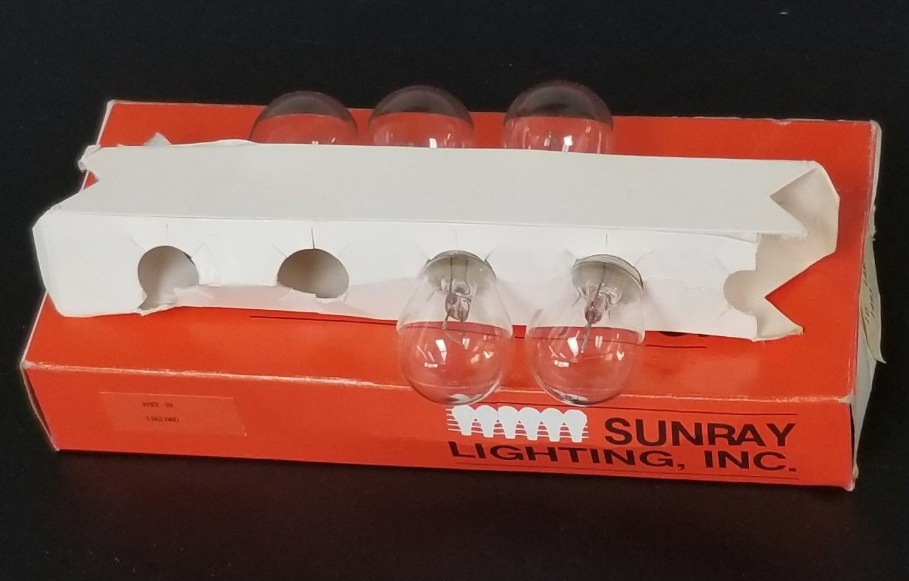 Used BOX OF 5 NEW SUNRAY LIGHTING, INC. 1493 LAMPS