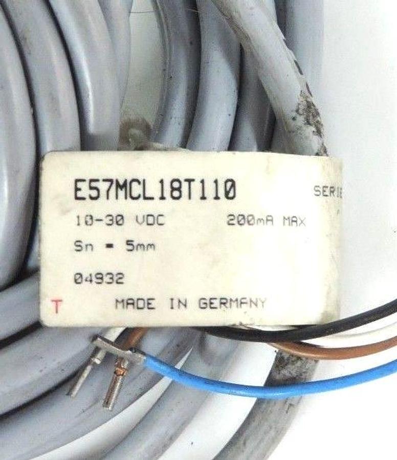Used EATON CUTLER-HAMMER E57MCL18T110 TUBULAR INDUCTIVE PROXIMITY SENSOR SER. D1