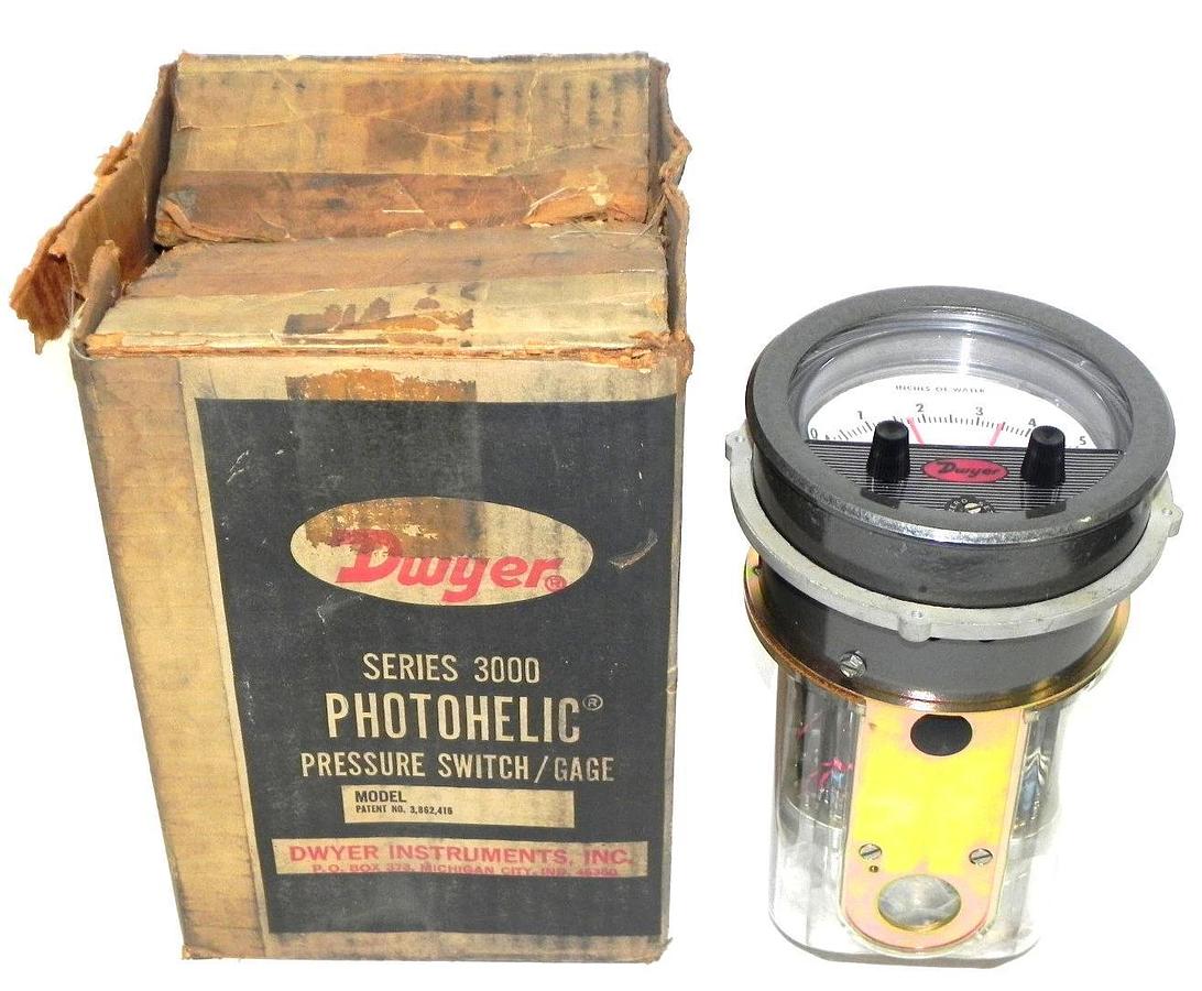 Used NIB DWYER 3005C PHOTOHELIC PRESSURE SWITCH/GAGE