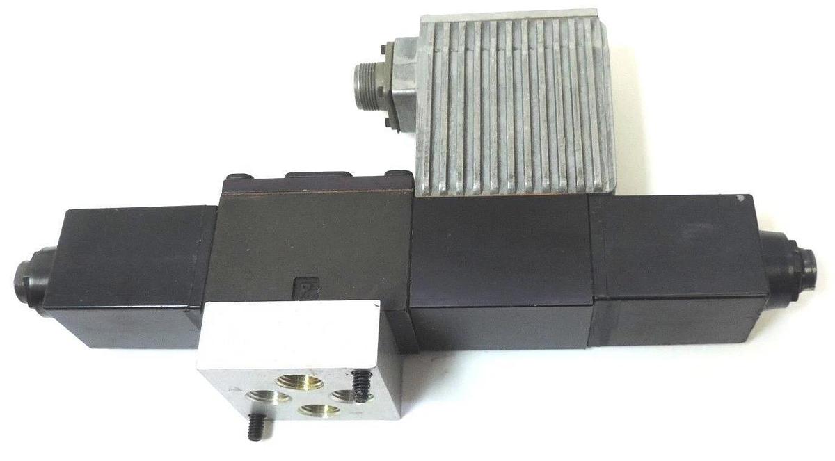 Used PARKER D1FXE05D20 PROP. VALVE 24 VDC 5000 PSI/345 BAR MAX