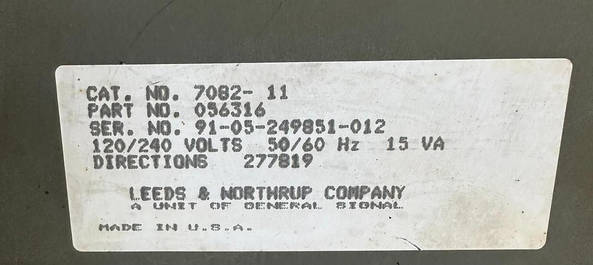 Used LEEDS & NORTHRUP 7082-11 / 708211 pH CONTROLLER 120/240V 50/60Hz 15VA 056316
