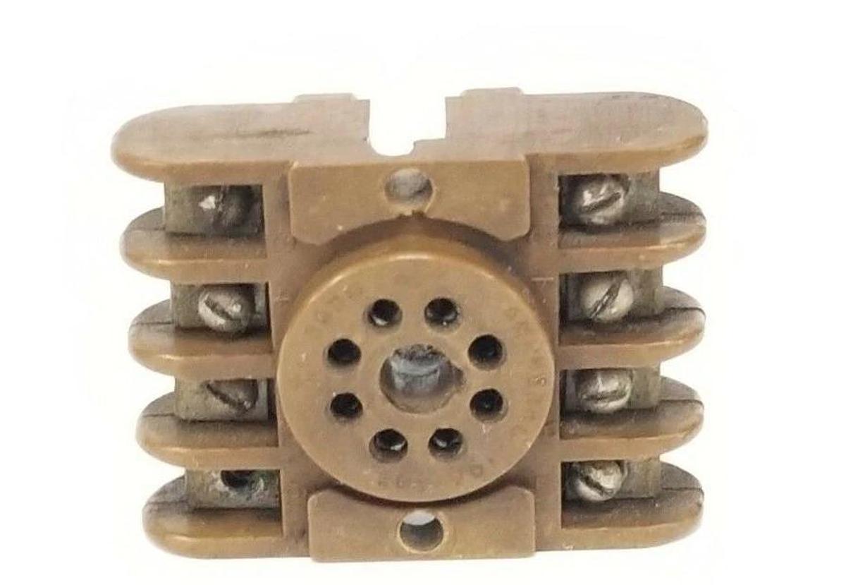 Used AMPHENOL 146-103 RELAY SOCKET 8PIN 146103