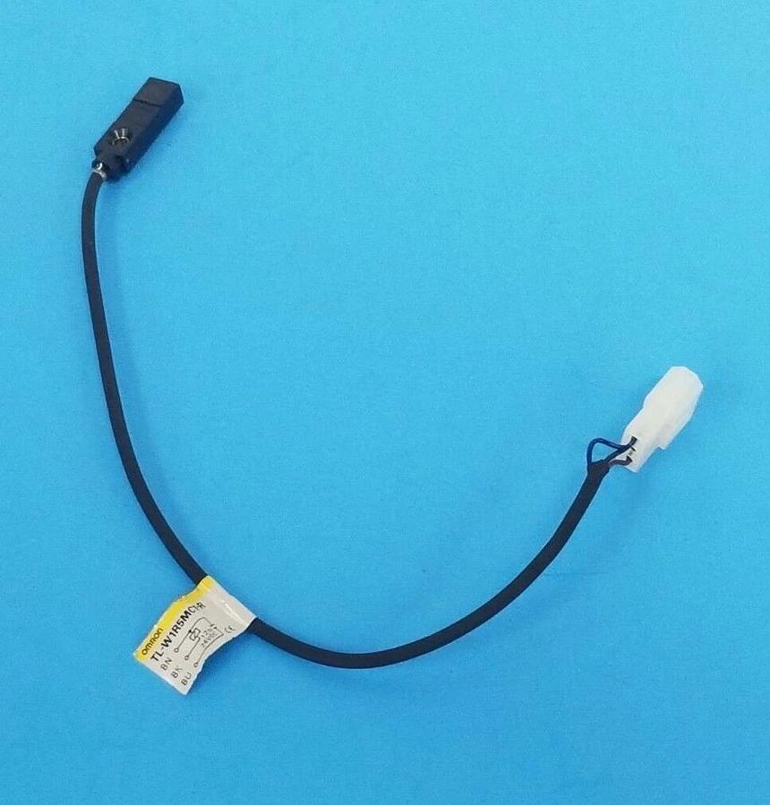 Used OMRON TL-W1R5MC1-R PROXIMITY SENSOR TLW1R5MC1R, 12 TO 24VDC, (MISSING SCREW)