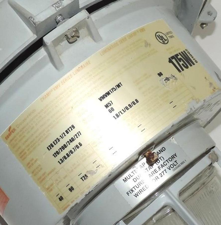 Used CROUSE HINDS VMVM175/MT LIGHT FIXTURE, INPUT 210 WATTS, 60 HZ, VMVMN175MT