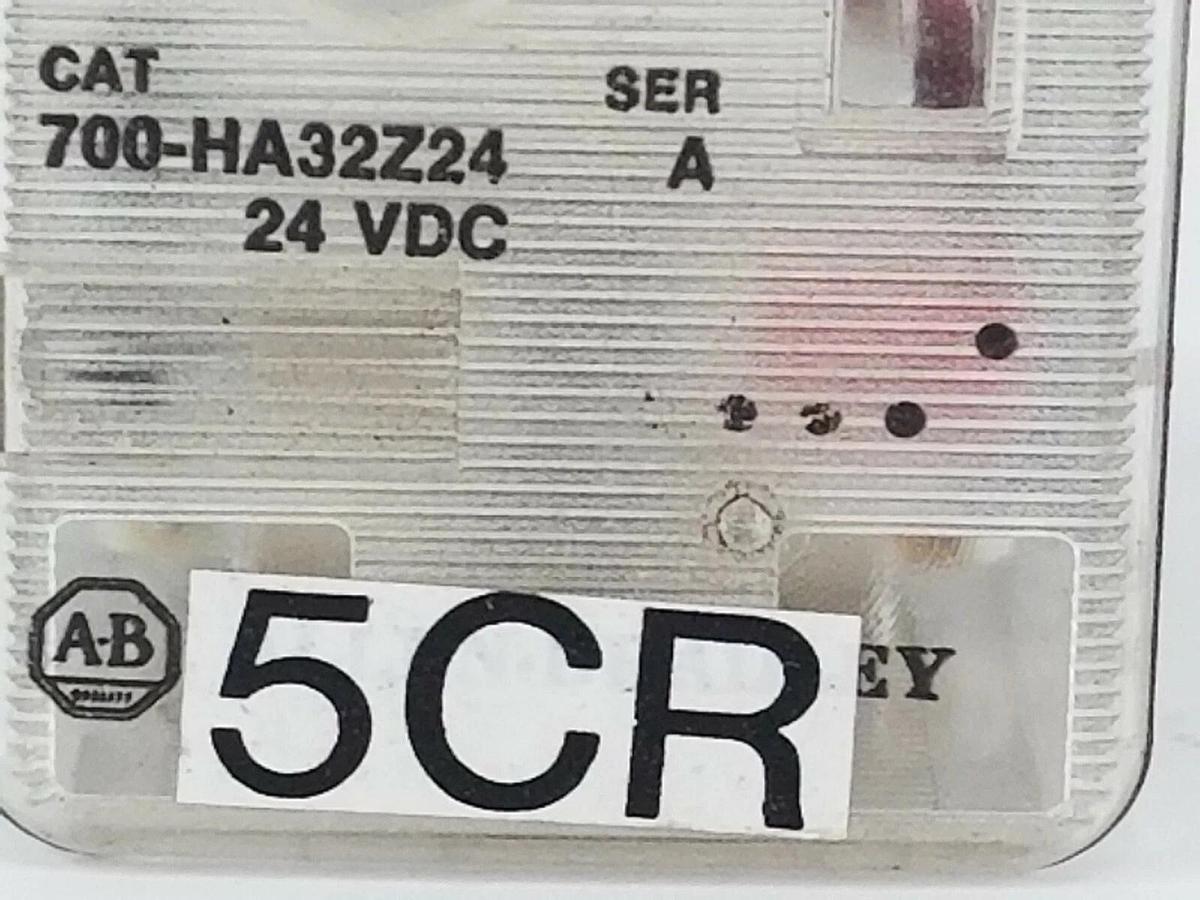 Used ALLEN BRADLEY 700-HA32Z24 CONTROL RELAY SER. A 24VDC W/ 5X852F RELAY SOCKET