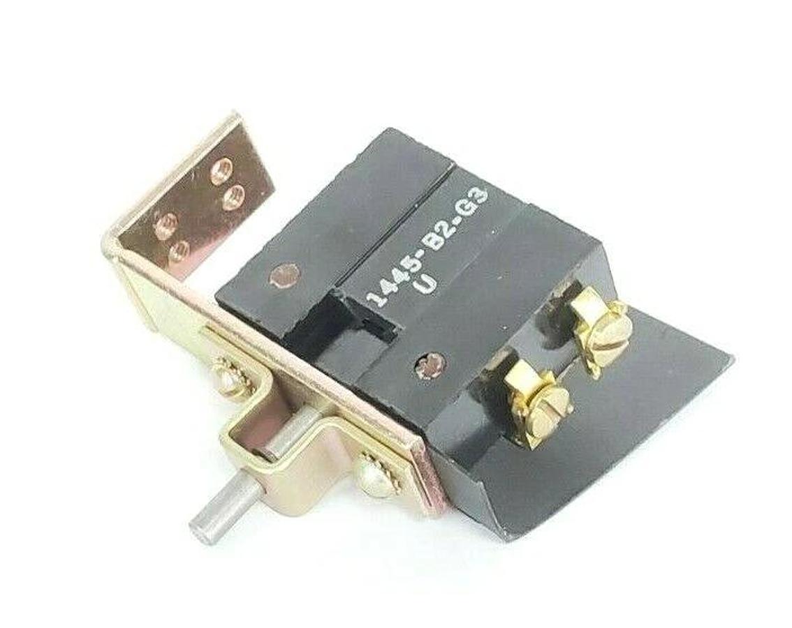 Used SQUARE D 1445-B2-G3 LIMIT SWITCH 1445B2G3