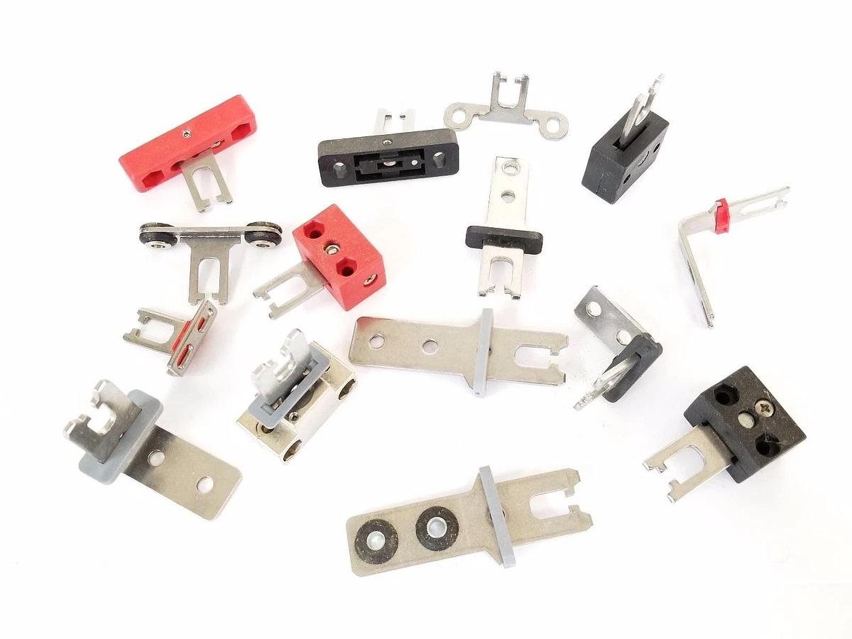 Used LOT OF MISCELLANEOUS ACTUATOR KEY HARDWARE