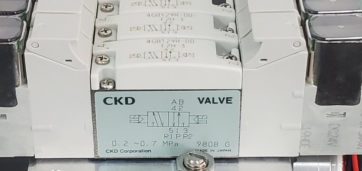 NIB CKD M4GB120R-C6-E2HD-3-3 VALVE MANIFOLD ASSEMBLY DC24V, M4GB120RC6E2HD33
