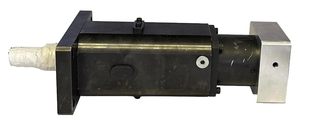Used NEW MOOG CC32330 SERVO GEARMOTOR / CYLINDER LAGAK1 2925817 CONVERTER