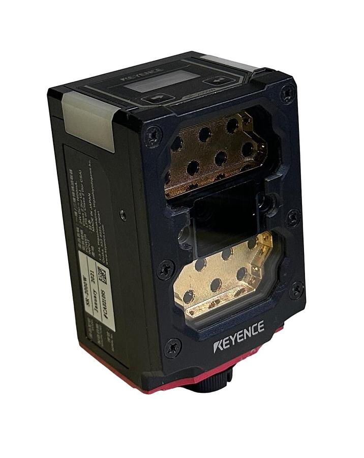Used NEW KEYENCE SR-2000W / SR2000W 1D-2D CODE READER ULTRA-WIDE 24Vdc CMOS RED LED