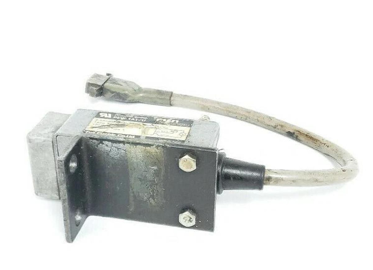 Used FUJI ELECTRIC CO. PEW-1AT/U PROXIMITY SWITCH W/ 11.5'' IN. CABLE & MOUTING ARM