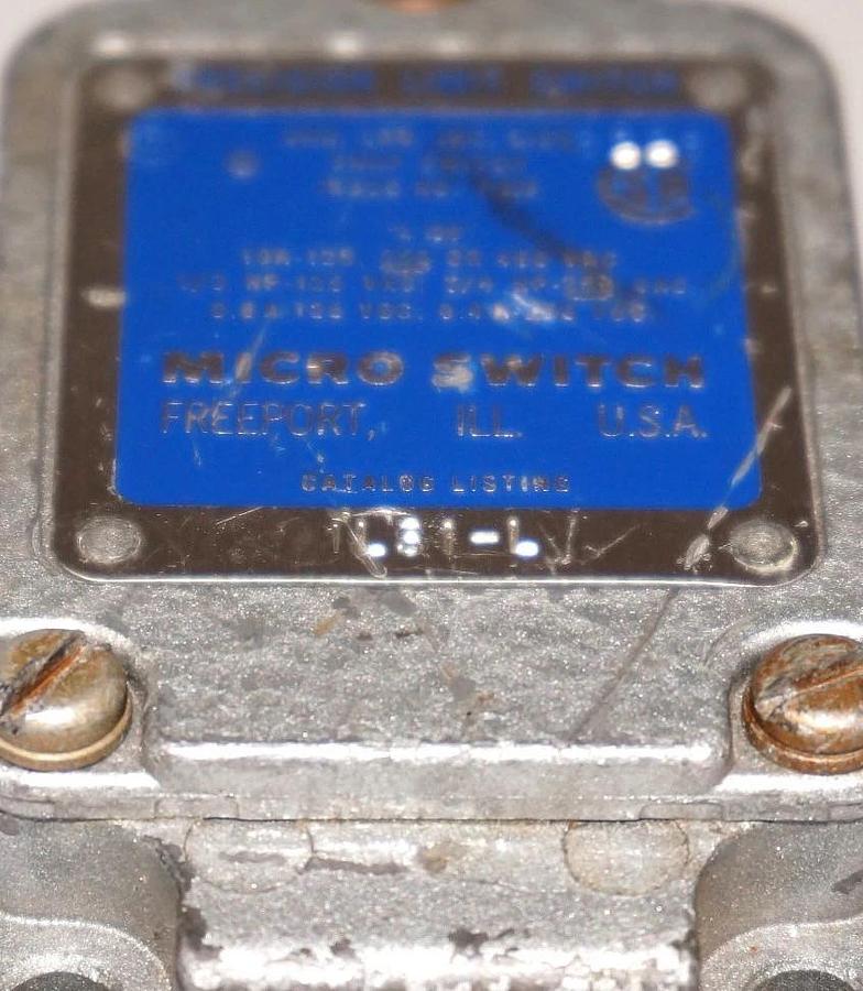 Used MICRO SWITCH 1LS1-L SWITCH 10AMP 1/3HP-125VAC 3/4-250VAC W/ 6PA121 ROLLER ARM