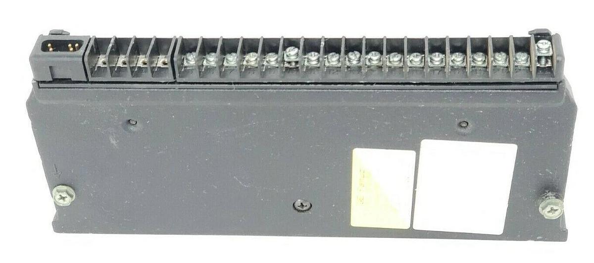 Used GE FANUC IC660TSD100B TERM. ASSEMBLY 115VAC (MISSING 4 SCREWS)
