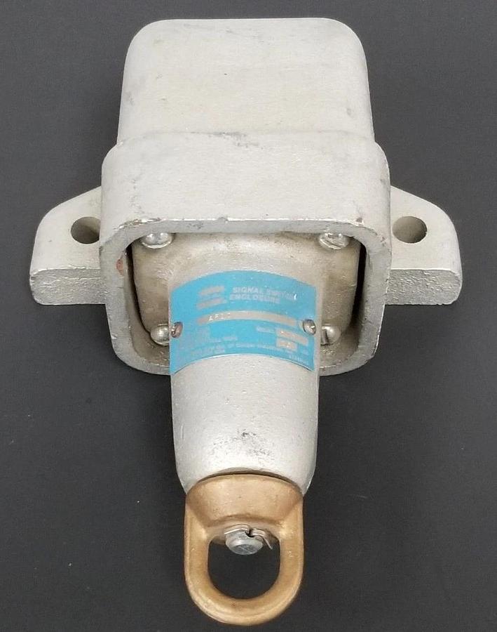 NEW CROUSE-HINDS CAT. NO: AF10 SIGNAL SWITCH ENCLOSURE MODEL: M75 10 LBS.