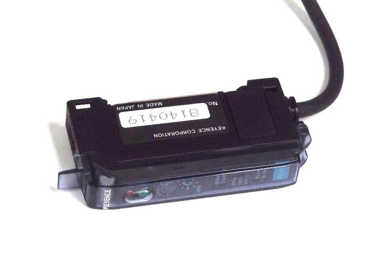 NIB KENYENCE FS-M1P SENSOR AMPLIFIER 12/24VDC, FSM1P