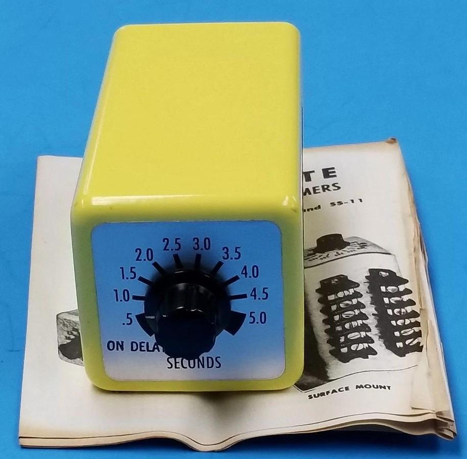 NEW MACROMATIC SS-1022-2C TIME DELAY RELAY .5-5SECOND 120VAC, 60HZ, SS10222C