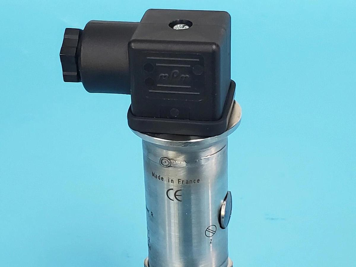 NEW BOURDON HAENNI TYPE: E923 PRESSURE TRANSMITTER 0-2.5 BAR 4-20mA 11-40VDC