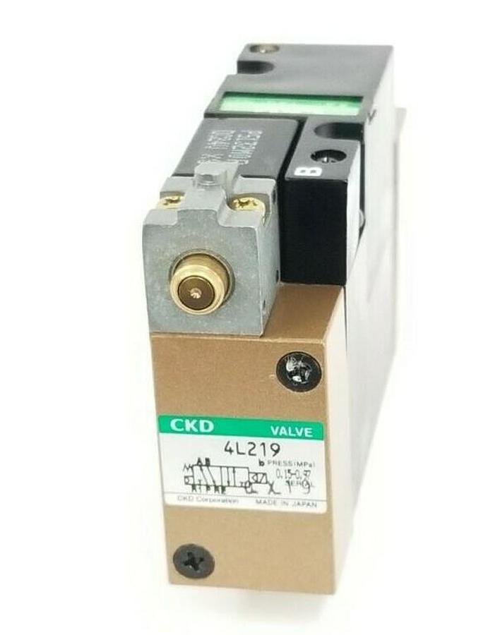 Used NEW CKD 4L219 SOLENOID VALVE 0.15-0.97MPa W/ P5132M0R PILOT VALVE 24VDC