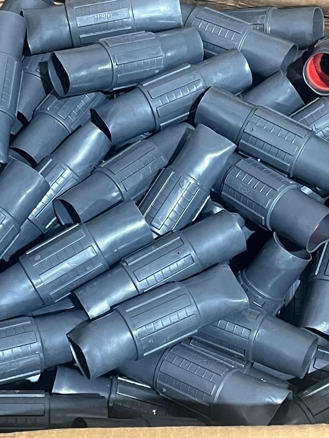 BOX OF 87 Thomas & Betts CPL3/4-G OCAL 3/4" Threaded PVC-Coated Conduit Coupling