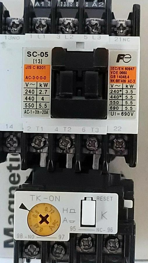 Used NIB FUJI ELECTRIC 4NW0G01E11K MAGNETIC SWITCH SW-05/2E, 0.48-0.72A