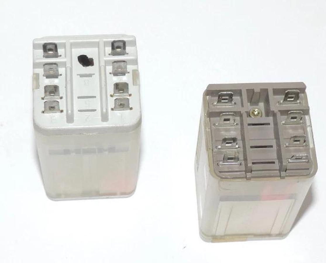Used LOT OF 2 ALLEN BRADLEY 700-HB32Z24 RELAYS 700HB32Z24, SER. A & B, 1 EACH