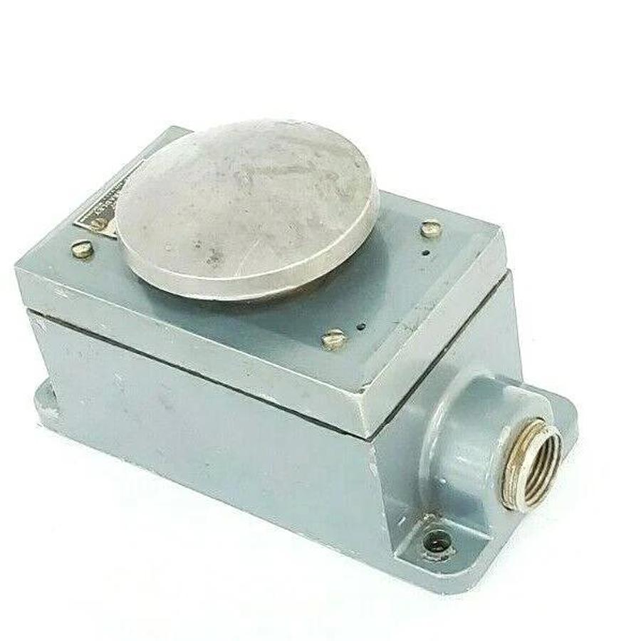 Used ALLEN BRADLEY 800T 1T1BN PALM OPERATED PUSH BUTTON, SERIES A, 600V, 800T1T1BN
