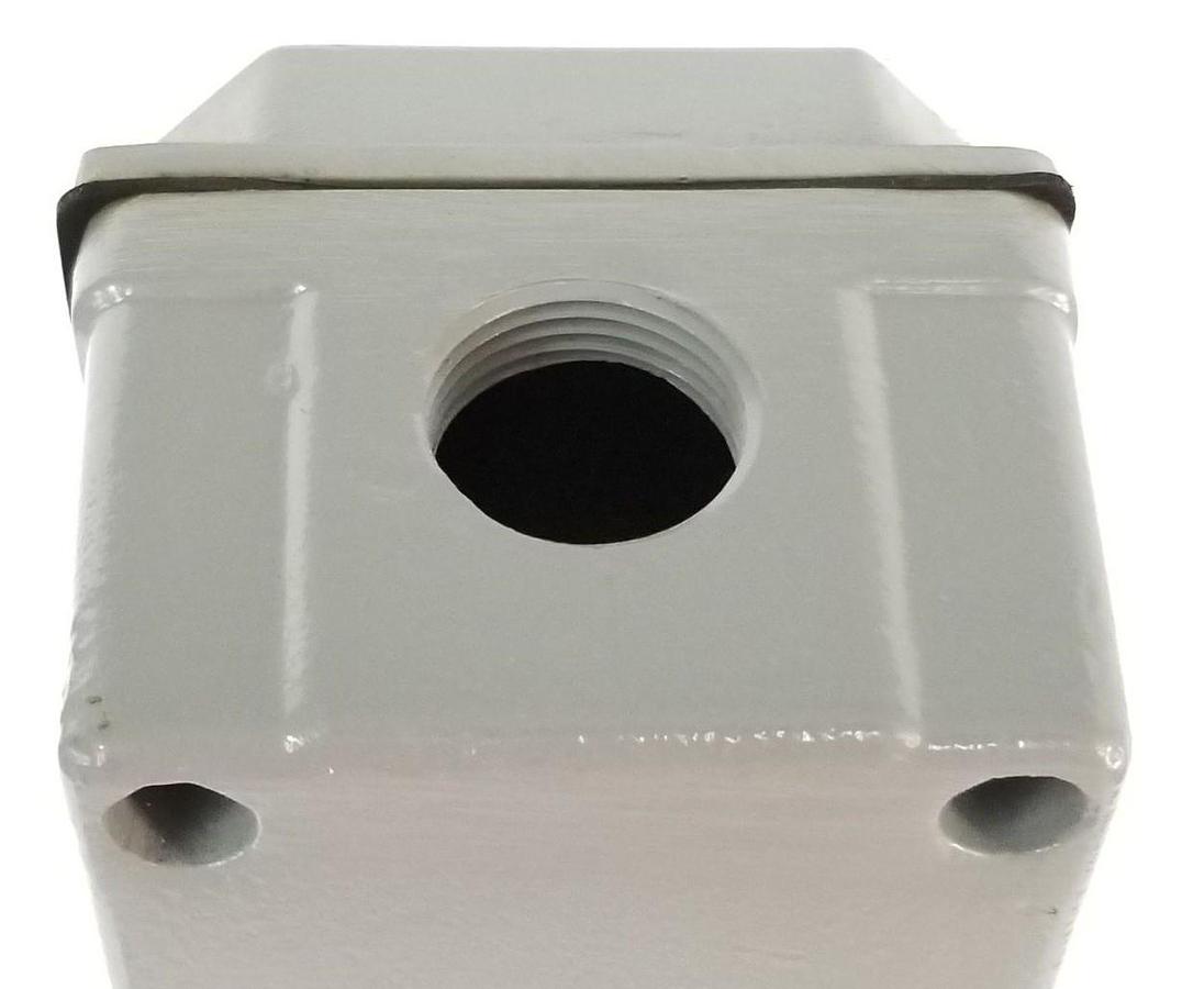 NIB EATON CUTLER HAMMER 10250TN21 PUSHBUTTON ENCLOSURE SER. B1 6 ELEMENT