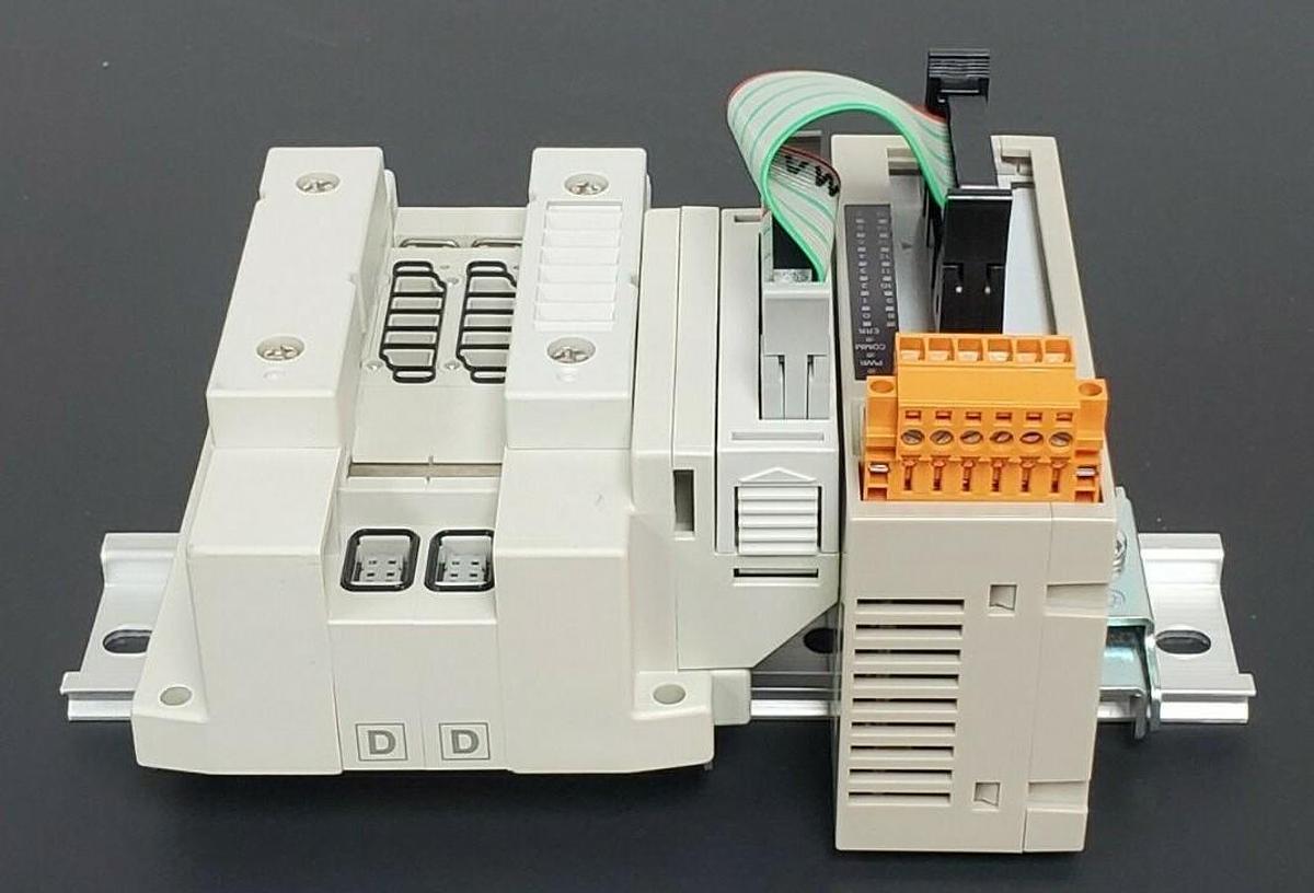 Used NEW SMC SS5V1-10PGD1-02DS-C6-D-X266 MANIFOLD PLUG-IN SS5V110PGD102DSC6DX266