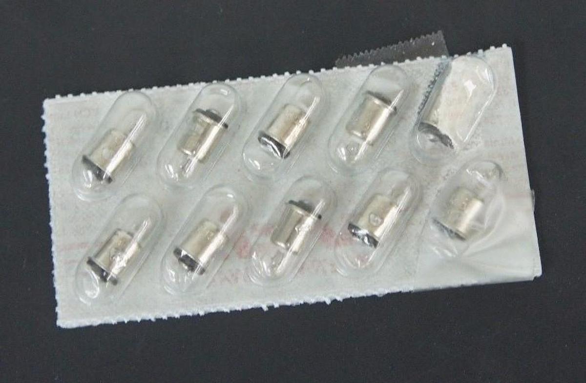 Used LOT OF 101 NEW CHICAGO MINIATURE NO. 328 MINI LIGHT BULBS T-1-3/4, 0.2A, CM328