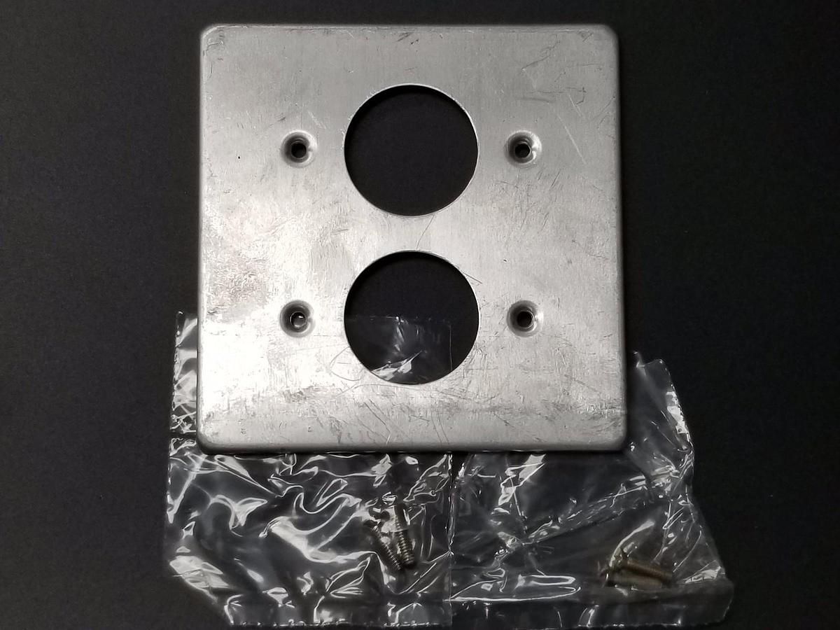 NIB HUBBELL KILLARK 2FR STAMPED ALUMINUM COVERS (BOX OF 10)