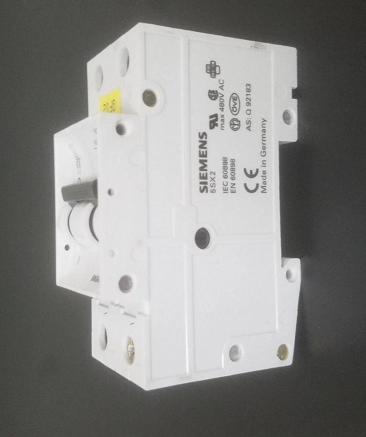 Used SIEMENS 5SX22 CIRCUIT BREAKER 400V, 2P, 3A, 5SX22C3